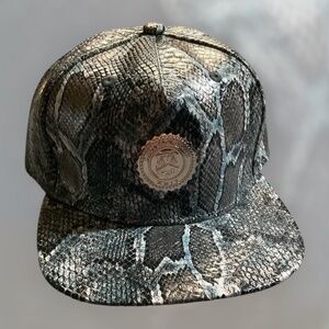 NWOT Capital Gains Snake Skin Pattern Adjustable Hat Blue Grey Black